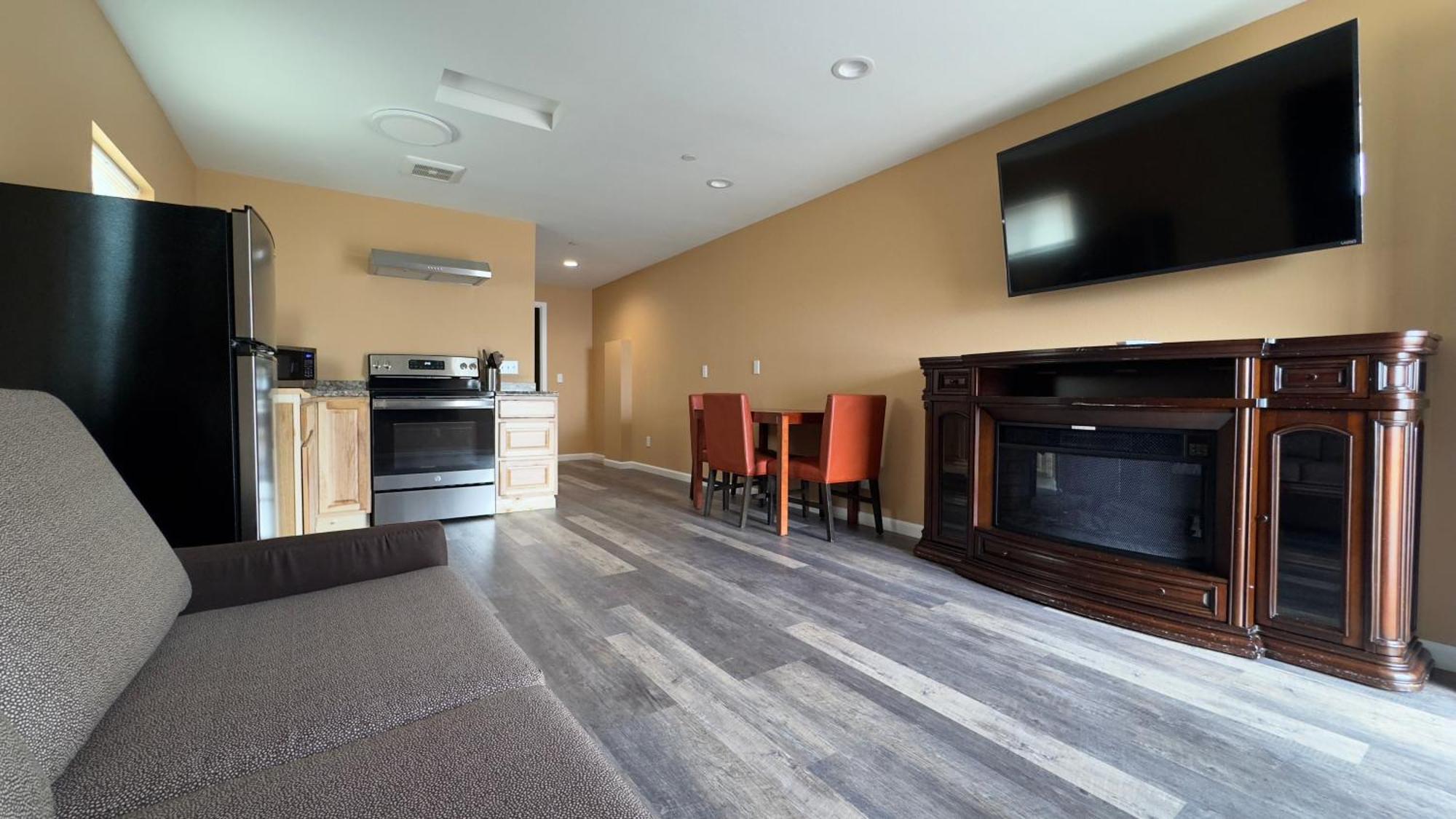 Far West Cabin-Tiny Homes Rental Forks Exterior photo